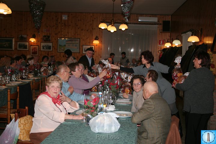 Pranzo Anziani 2011 (56).JPG